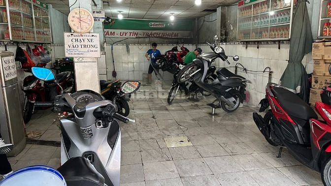 TUYỂN NAM RỬA XE MÁY, CÓ CHỖ Ở LẠI, LƯƠNG TỪ 9 - 12 TRIỆU/THÁNG