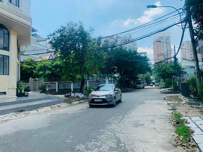 Cần bán nhà ngay mặt tiền đường B7 Khu B Làng Đại Học, Trần Thị Liền, 