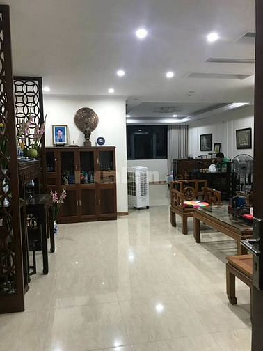 Cần bán ngôi nhà hoa hậu taị Xuân La, Tây Hồ.SD 43m2x6,5T ngõ thông.