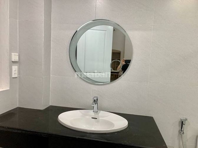 Cần bán ngôi nhà hoa hậu taị Xuân La, Tây Hồ.SD 43m2x6,5T ngõ thông.