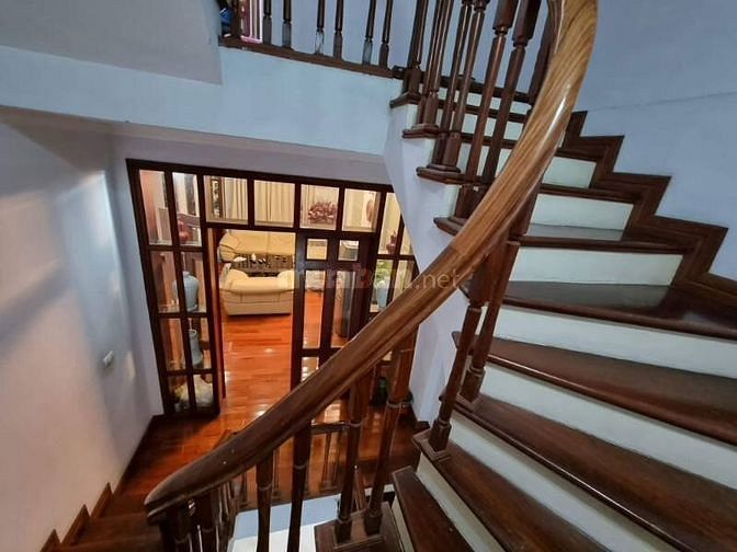 Cần bán ngôi nhà hoa hậu taị Xuân La, Tây Hồ.SD 43m2x6,5T ngõ thông.