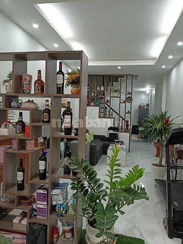 Cần bán ngôi nhà hoa hậu taị Xuân La, Tây Hồ.SD 43m2x6,5T ngõ thông.