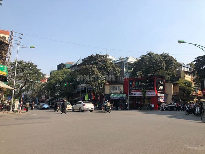 Bán nhà mặt phố Hàng Giấy, quận Hoàn Kiếm, 97,7m2x 2 tầng có nóc
