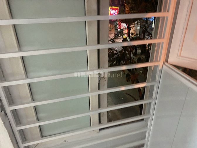 Cho thuê cửa hàng mặt phố Nguyễn Thiệp, tầng 1:25m2+ tầng 2: 18m2