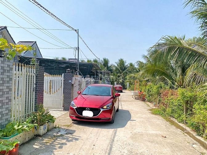 Nhà vườn đường ô tô đậu trong sân liền kề KCN Giao Long