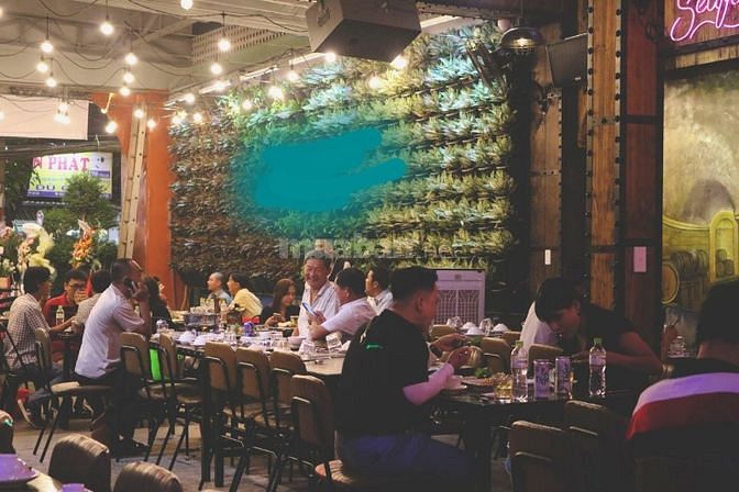 SANG HẦM RƯỢU ĐẸP TK MẮT MẮT TỈ MĨ 8 PHÒNG VIP SẢNH LỚN