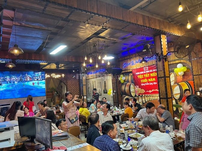 SANG HẦM RƯỢU ĐẸP TK MẮT MẮT TỈ MĨ 8 PHÒNG VIP SẢNH LỚN