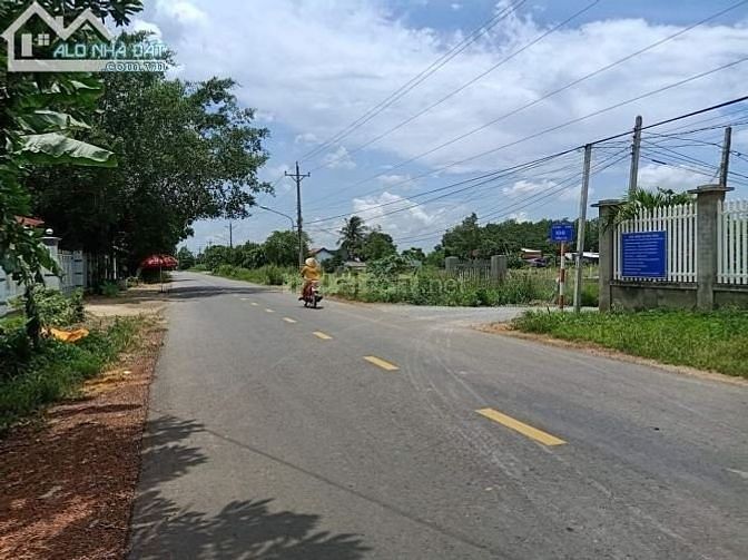 Đất 2 mặt tiền đường 30m ngay cổng chính khu công nghiệp