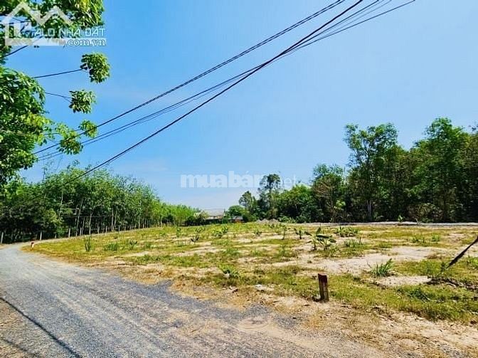 Đất 2 mặt tiền đường 30m ngay cổng chính khu công nghiệp