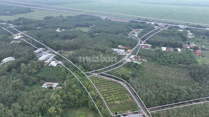 Đất 2 mặt tiền đường 30m ngay cổng chính khu công nghiệp