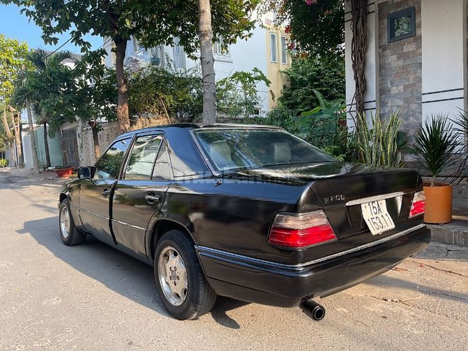 Ra đi xe Mercedes E200 tự động có ship 