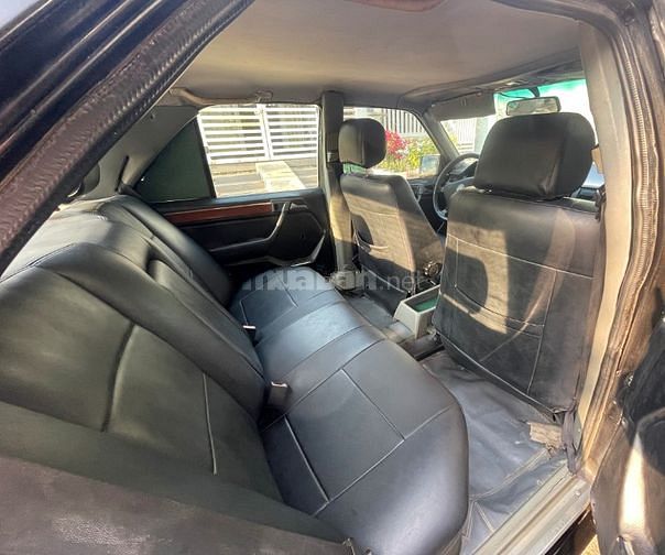 Ra đi xe Mercedes E200 tự động có ship 