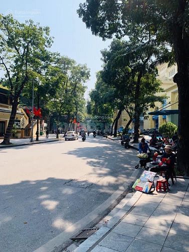 cần bán nhà mặt phố đường Lê Thái Tổ (mặt đối diện Hồ Gươm) 