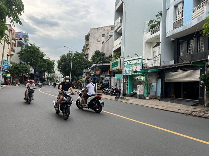 Cho thuê nhà MT Trần Hưng Đạo, 4x18, 2 lầu, st, 25tr/t
