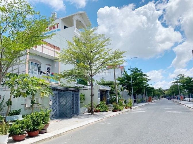 SANG LÔ ĐẤT NHÀ PHỐ 80m2 TRONG KDC TÊN LỬA 2, ĐƯỜNG RỘNG, SỔ RIÊNG