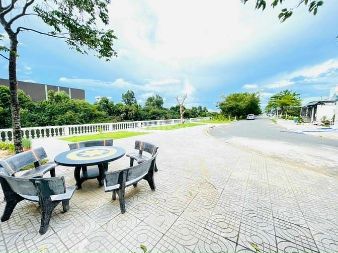 SANG LÔ ĐẤT NHÀ PHỐ 80m2 TRONG KDC TÊN LỬA 2, ĐƯỜNG RỘNG, SỔ RIÊNG