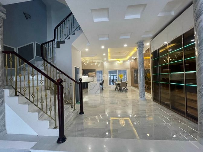 Bán nhà mặt tiền đường Bùi Viện - Quận 1/, Ngang lớn - giá đầu tư