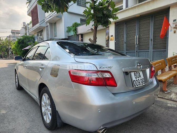 Cần bán Camry 3.5L (XLE) SX:2007AT,màu bạc,nhập Mỹ,gđ sử dụng mới 95%.