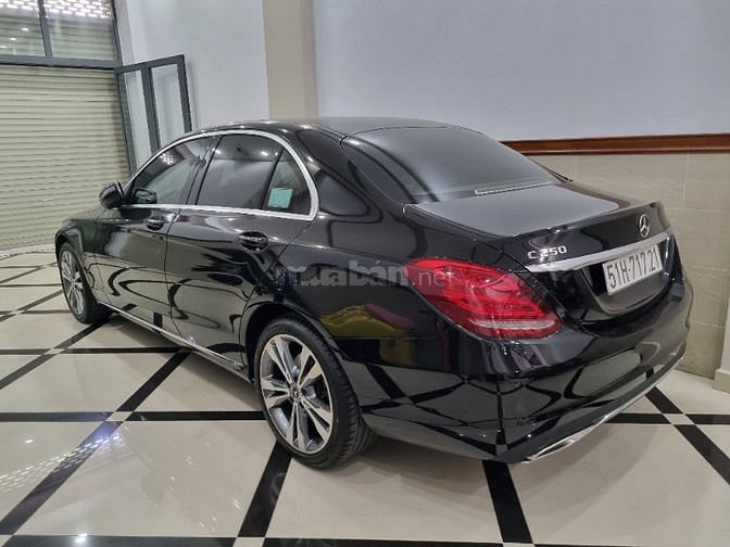 Mercedes C250 Exclusive màu đen, sx cuối 2018