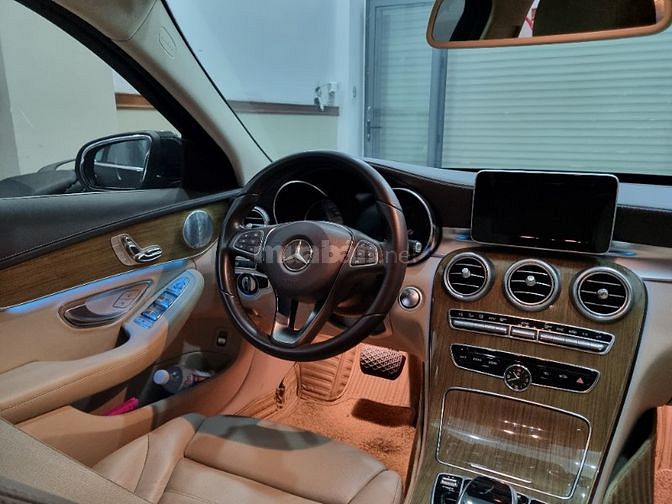 Mercedes C250 Exclusive màu đen, sx cuối 2018