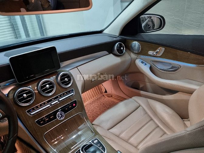 Mercedes C250 Exclusive màu đen, sx cuối 2018