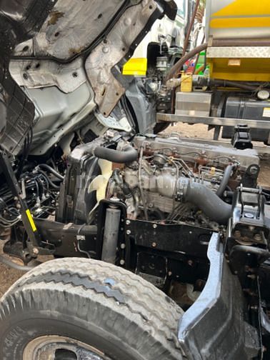 Tải ISUZU 2T dời 2008 màu trắng thùng inox kín cửa hông 