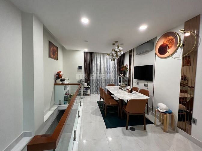 Tôi cần bán nhà MT 221 NĐC, P.11, Q.PN Gía 23.8 tỷ