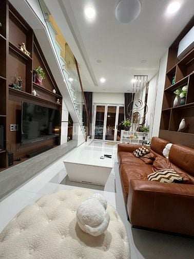 Tôi cần bán nhà MT 221 NĐC, P.11, Q.PN Gía 23.8 tỷ