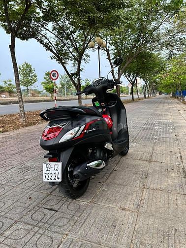 Bán xe Grande bản giới hạn màu đen đi 13.500km