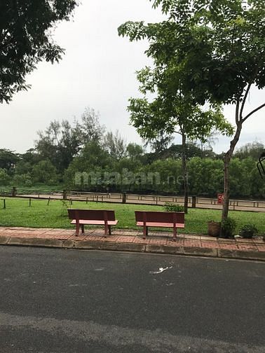 Bán biệt thự 22 đường 46, P.Tân Phong, Quận 7. 7x15m, trệt, 3 lầu, mái