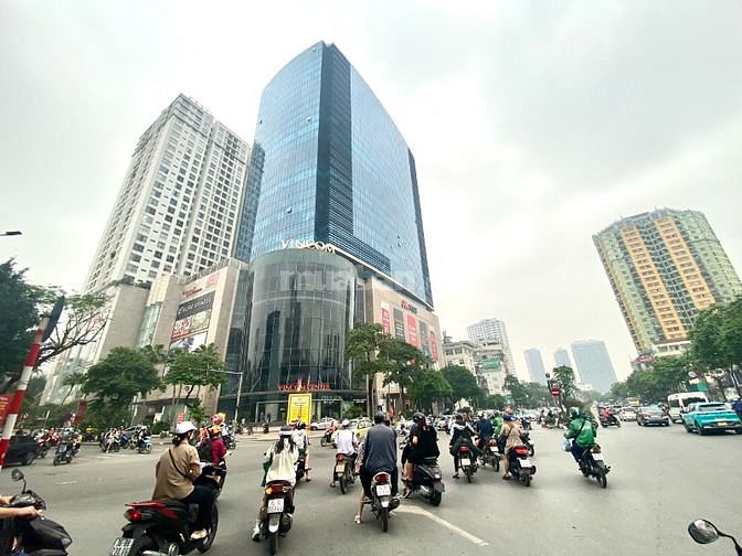 Nhà mặt phố 80m2 Chùa Láng, Q. Đống Đa. 2 mặt tiền cạnh bệnh viện Nhi.