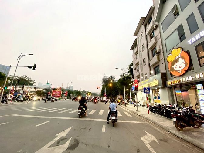Nhà mặt phố 80m2 Chùa Láng, Q. Đống Đa. 2 mặt tiền cạnh bệnh viện Nhi.