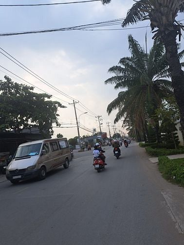 Bán đất tặng nhà MT Ích Thạnh, Q9, 140m2, vị trí siêu đỉnh. 12 tỷ 990 