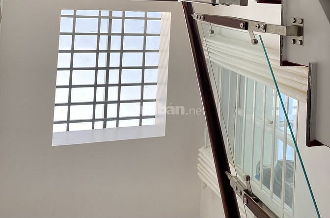 Bán biệt thự 22 đường 46, P.Tân Phong, Quận 7. 7x15m, trệt, 3 lầu, mái