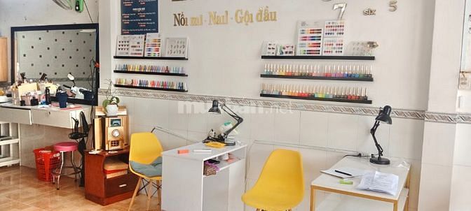 Sang nhượng gấp trong tháng Spa Nail decor rất xinh xắn mặt tiền Q.BT 