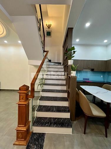 Bán nhà 3 lầu đường 16 Linh Trung , Thủ Đức - Hướng Đông - 4PN 