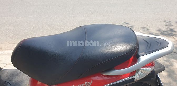 Cần bán piaggio lyberty biển sài gòn keo vỏ chưa lột, máy còn ngon.