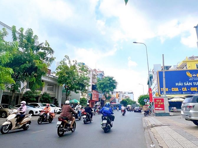 Cho thuê MTKD đường Tân Sơn Nhì 5x33m đúc 1 lầu st, vị trí cực sầm uất