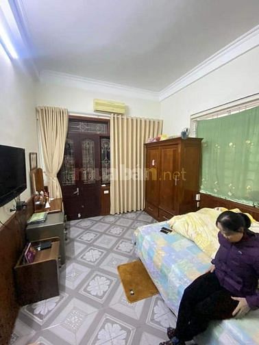 HOT Cần bán gấp nhà Phố Cự Lộc 45m2. Chỉ 5.5tỷ. Lô góc, ngõ 3 gác chạy