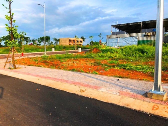 BÁN GẤP . Bán NHANH  lô đất thổ cư ngay kế sân bay An Khương 390 triệu