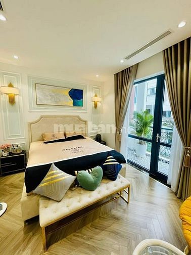 Gia đình bán nhanh nhà Khu PL Vạn Bảo giá 7.99 tỷ, 42mx5T. Ở luôn