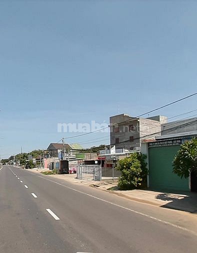 Cần Bán Nhà Yến Mặt Tiền Nguyễn Tất Thành,TT Chợ Lầu,DT:14x43m 4 Tầng 