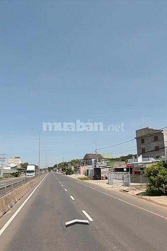 Cần Bán Nhà Yến Mặt Tiền Nguyễn Tất Thành,TT Chợ Lầu,DT:14x43m 4 Tầng 