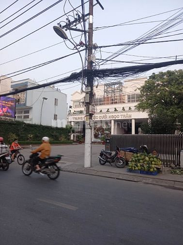 NHÀ ĐẸP 2 TẦNG SÁT MẶT TIỀN NGUYỄN VĂN QUÁ P.ĐHT Q12.5Mx25M DTCN 125M2