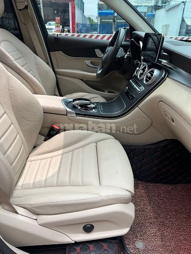 Bán Mercedes-Benz GLC300 máy 2.0L Turbo 4Matic 2 cầu