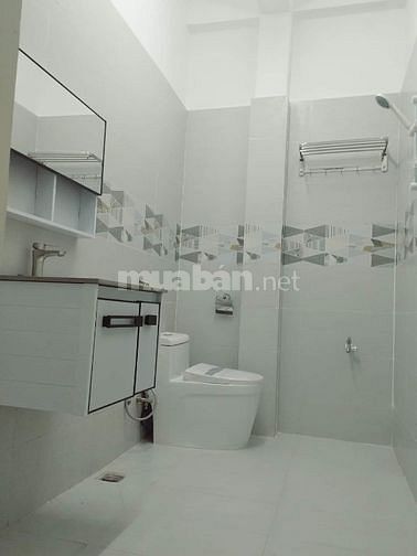 cần bán gấp nhà đường Lạc Long Quân,P.3,Q.11- dt: 33,25m2 SHR