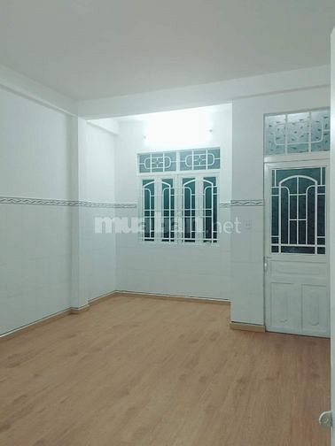 cần bán gấp nhà đường Lạc Long Quân,P.3,Q.11- dt: 33,25m2 SHR