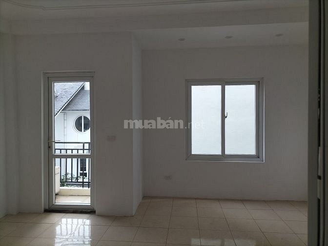 Bán gấp nhà Ngõ 5 phố Nguyễn Văn Cừ Long Biên .Gía 3,3 tỷ