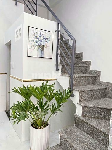 Nhà Phan Đình Phùng mới hoàn thiện xong, gần Cầu Kiệu,vào ở ngay