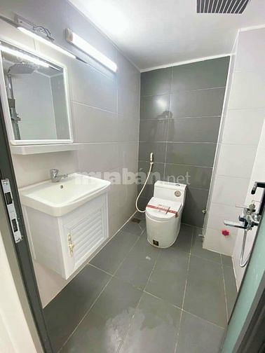 Nhà Phan Đình Phùng mới hoàn thiện xong, gần Cầu Kiệu,vào ở ngay